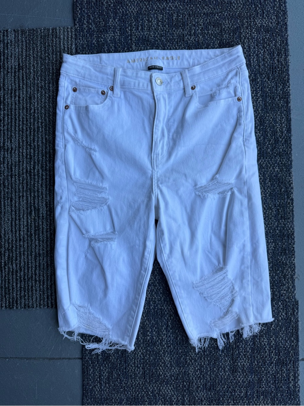 American Eagle White Denim Capris